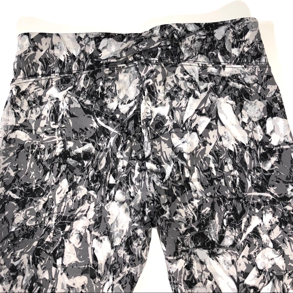 Calvin Klein Performance Gray Print Capri Leggings - Picture 7 of 8